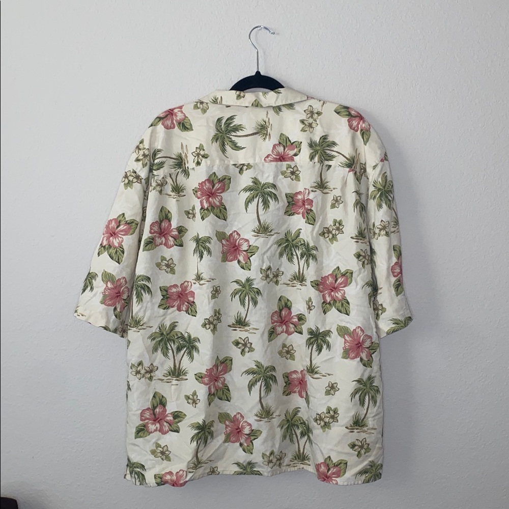 🎱Men’s “We live in the sun” partially Sick button up Hawaiian style shirt! - Picture 3 of 9